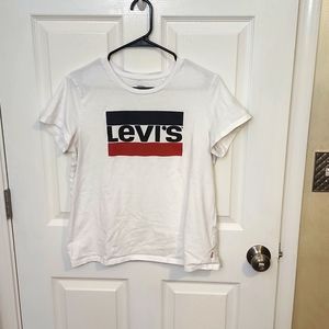 Women's Levi's tshirt